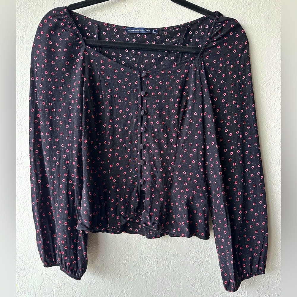 🌸 Abercrombie & Fitch Floral Peplum Blouse – Romantic & Flowy! ✨
